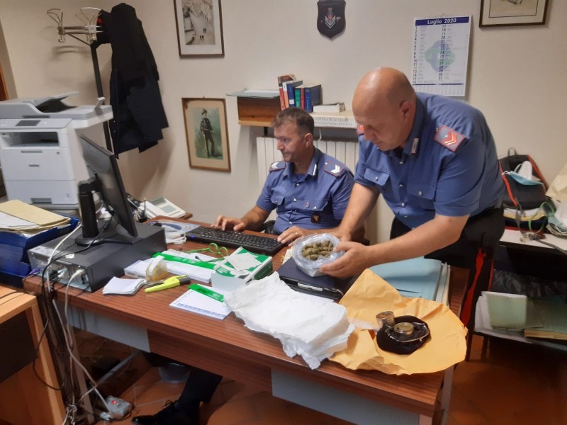 Blitz antidroga dei Carabinieri di Cortona: 2 arresti ed 11 denunce per spaccio