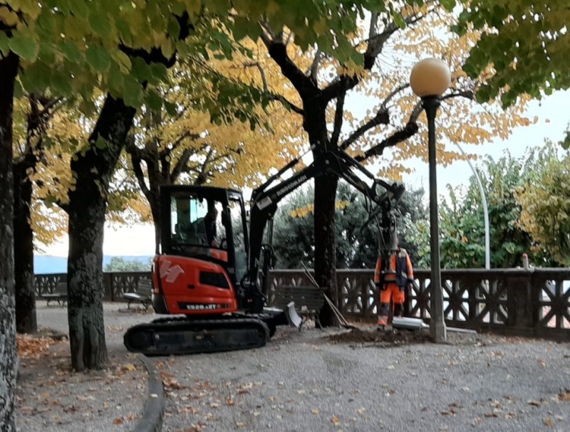 Lavori pubblici a Cortona. Nuovi punti luce nei giardini del parterre