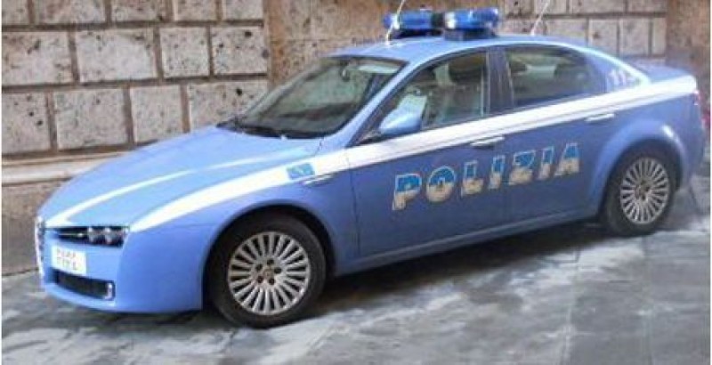 Viaggiavano con 20 mila euro di eroina. Spacciatori arrestati dalla Polizia a Castiglion Fiorentino