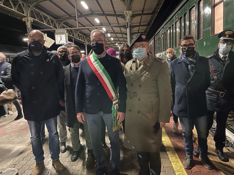 Cortona, emozioni al passaggio del treno storico del Milite Ignoto, ora la cittadinanza onoraria