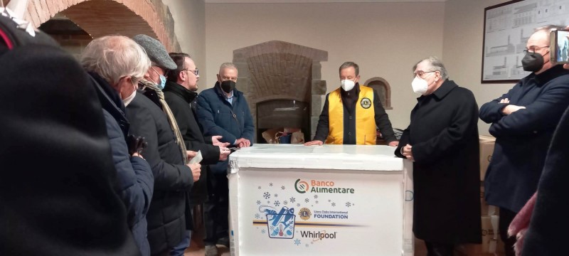 Lions Club dona frigorifero alla Caritas di Cortona