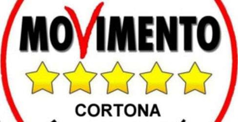 M5 Stelle in piazza a Cortona per il comitato per il no alla riforma costituzionale Renzi-Boschi