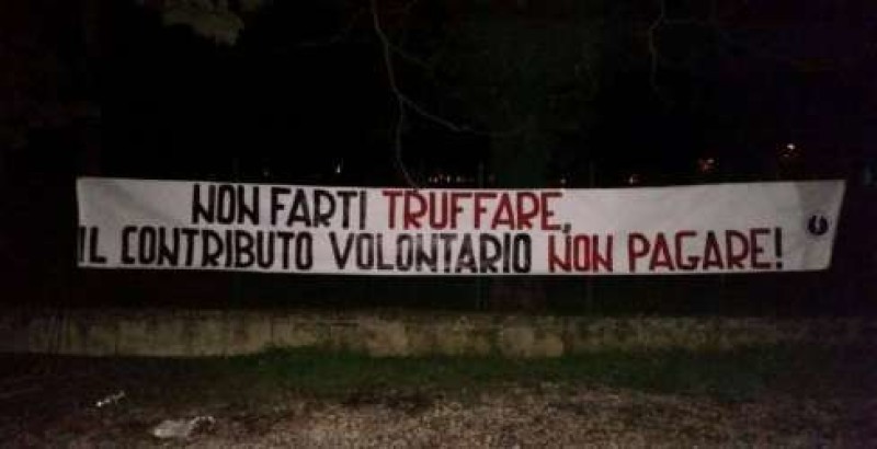 Cortona, striscione del Blocco Studentesco all'istituto "A. Vegni" contro il contributo volontario