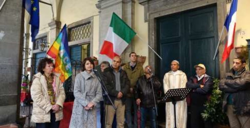 Manifestazione a sostegno della Francia a Cortona