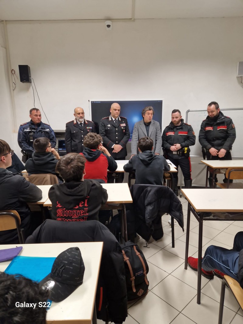 Le forze dell'ordine incontrano gli studenti dell'Ipsia di C.Fiorentino