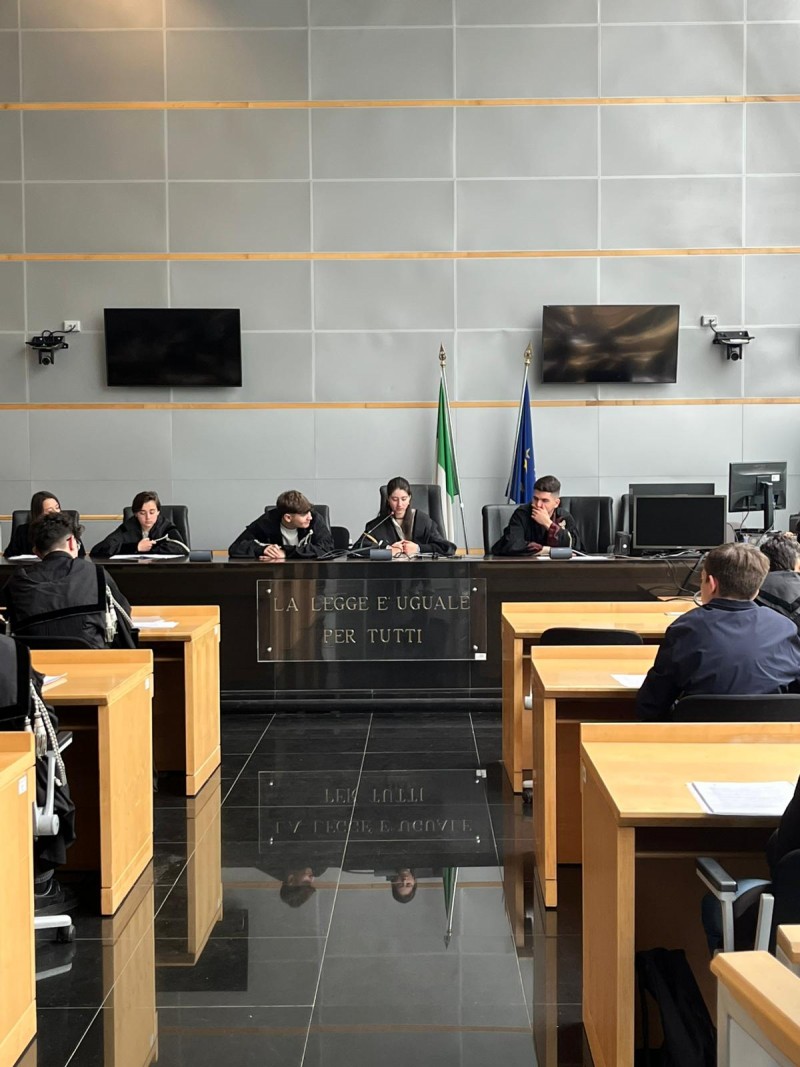 Giovani in Aula: Gli studenti dell’IIS Luca Signorelli protagonisti di un processo simulato al Tribunale di Arezzo