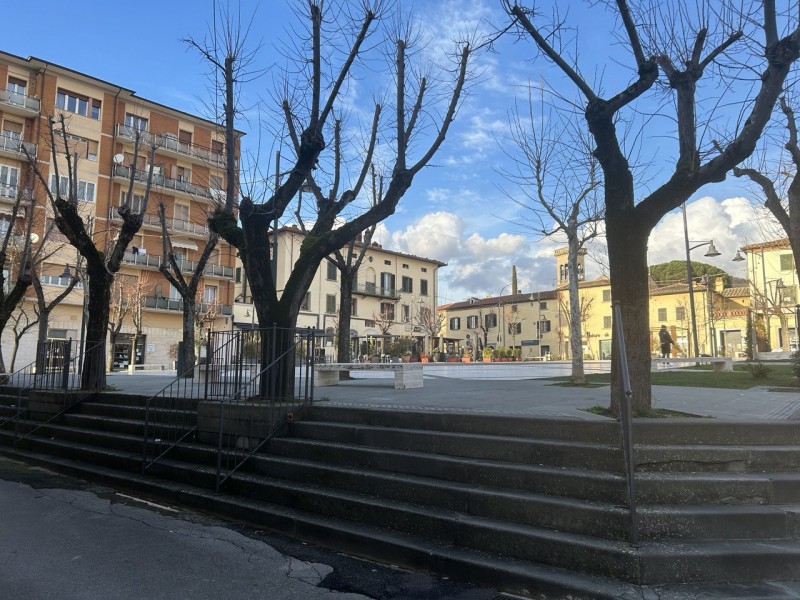 Camucia: bomba artigianale esplode nel vano garage di un condominio