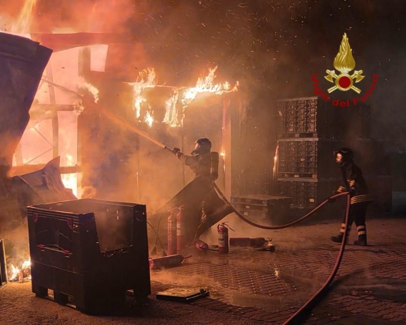 Incendio alla MB elettronica a Camucia