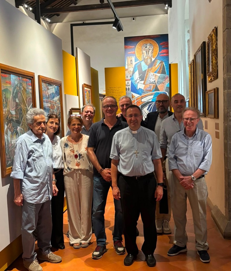 Il vescovo Migliavacca in visita all' Accademia Etrusca e al Maec
