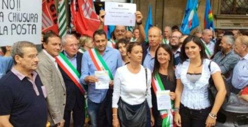 Protesta per la chiusura degli uffici postali in Toscana: Cortona presente a Firenze