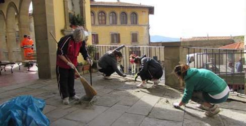 Le pulizie di primavera a Porta Romana a Castiglion Fiorentino