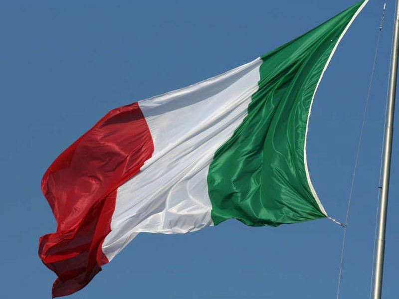Bandiere a mezz'asta a Castiglion Fiorentino per le vittime di Dacca