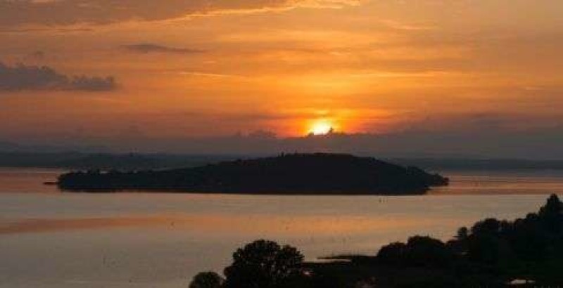 Isola Maggiore tra arte e natura, a Music for Sunset con Legambiente Umbria e Greenpeace