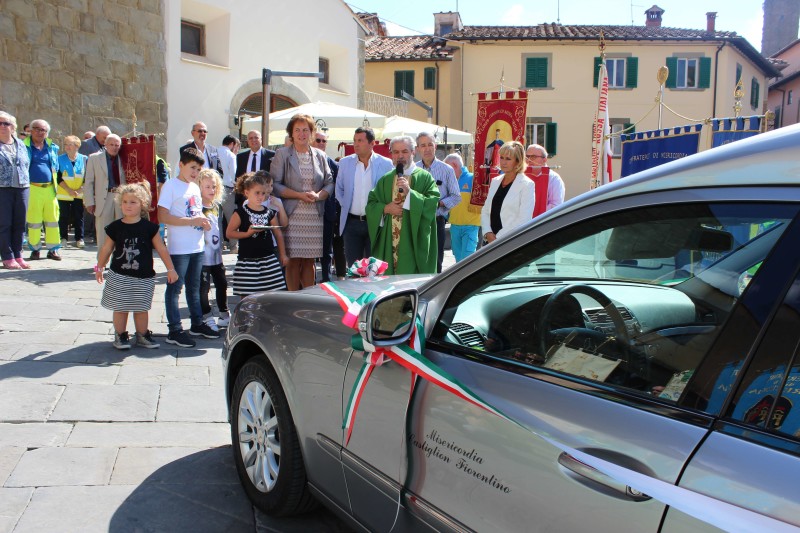 Festa della Misericordia a Castiglion Fiorentino: donati due defibrillatori, un aspiratore e uno zaino