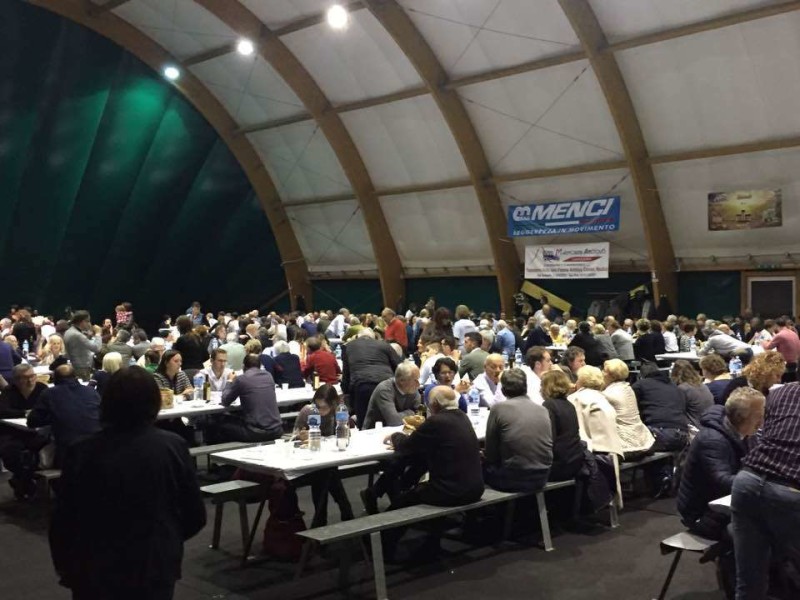 520 persone alla cena “Porta il Tuo Contributo alla Ricostruzione” a Castiglion Fiorentino