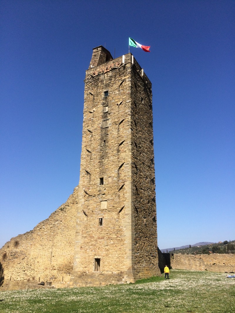 Sulla Torre del Cassero sventola il Tricolore