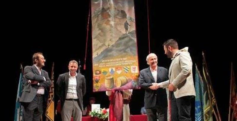 Montepulciano: Bravìo 2015, applausi per il panno dipinto da Olmastroni