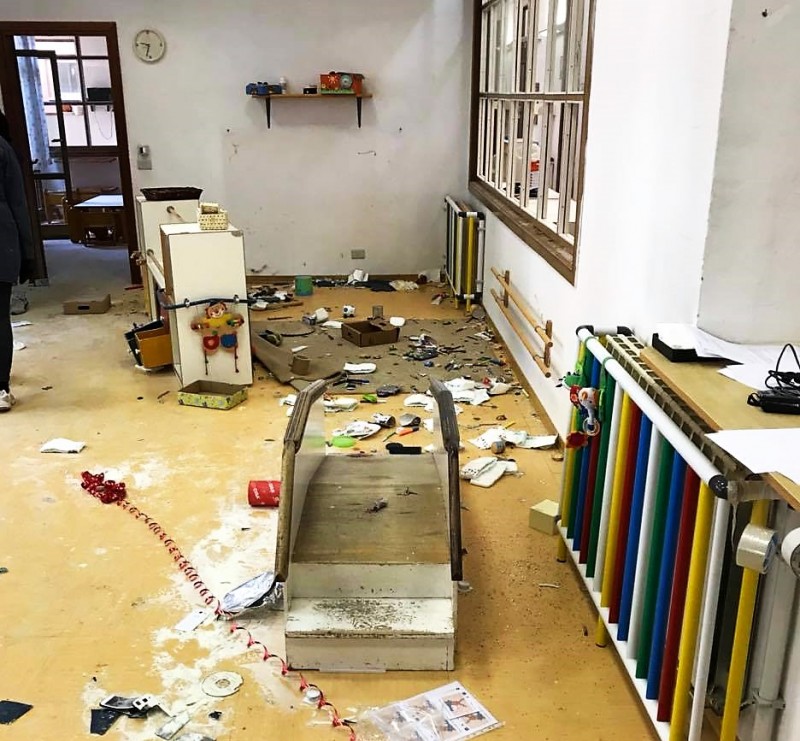 Scoperti gli autori della devastazione alla scuola di Camucia
