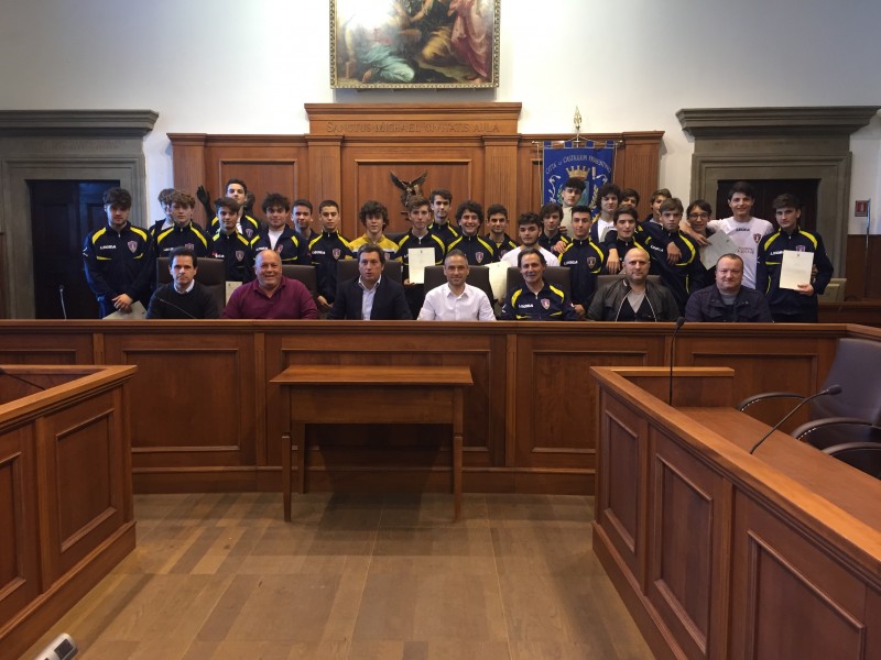 Allievi della Castiglionese ricevuti in comune dopo la vittoria del Campionato Provinciale under 18.