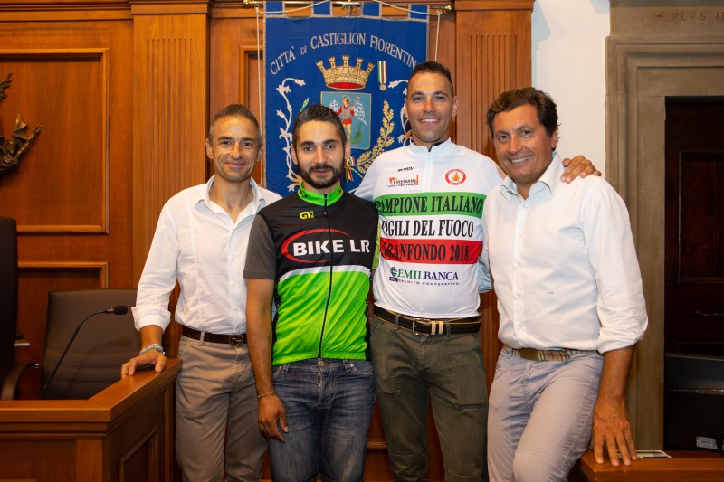 Consegnato un riconoscimento a due ciclisti castiglionesi, Dario Perilli ed Enrico Fabianelli