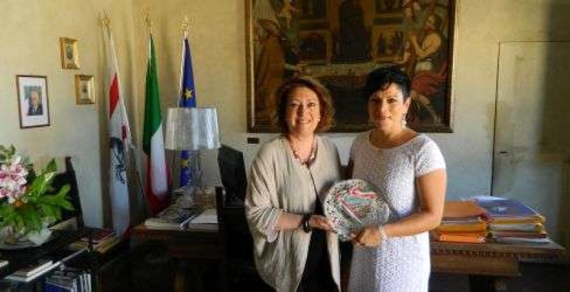Il Sindaco di Monte San Savino Margherita Scarpellini ha ricevuto la cantante Sonia Prina