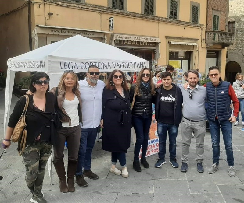 Gazebo della Lega a Cortona “Per promuovere la  manifestazione nazionale del 19 ottobre a Roma e per ascoltare problemi e priorità dei cittadini”